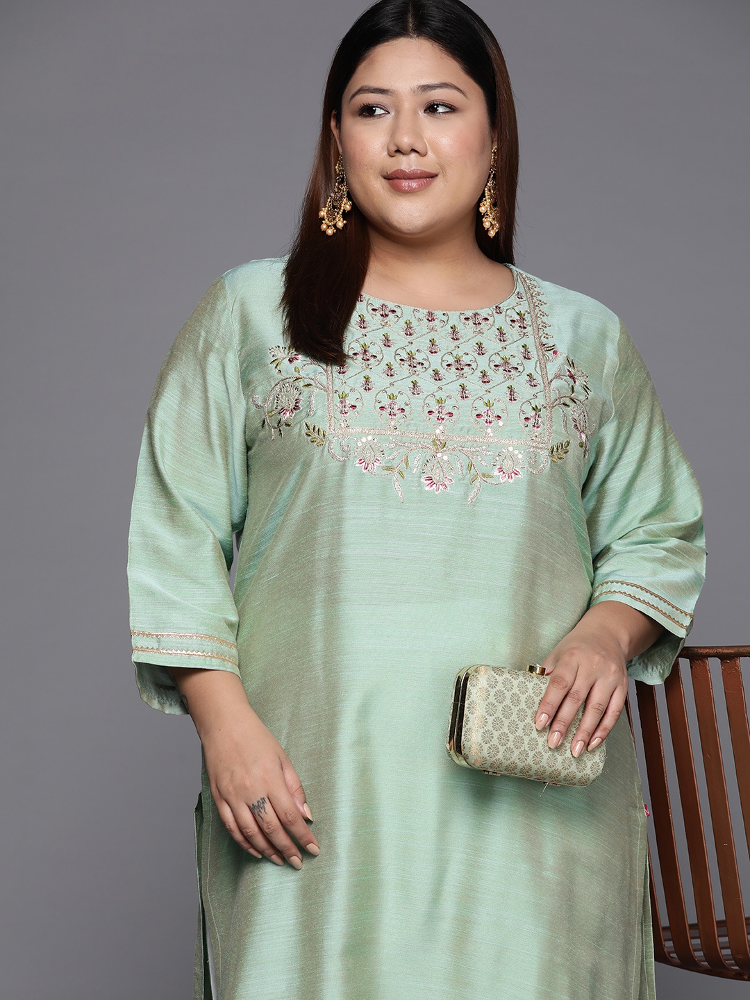 

Varanga Women Sea Green Floral Embroidered Thread Work Kurta