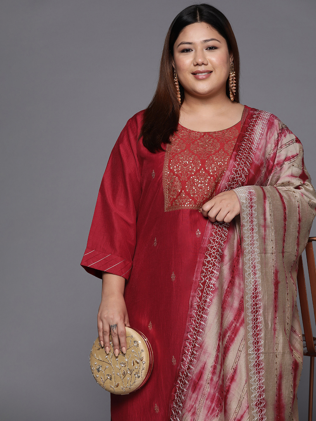 

Varanga Women Floral Embroidered Sequinned Kurta with Trousers & Dupatta, Maroon