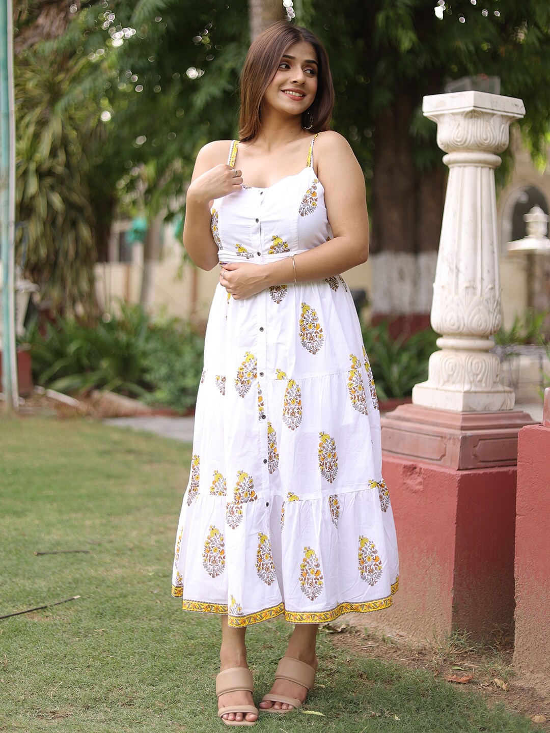 

Twilldor White & Yellow Floral Midi Cotton Dress