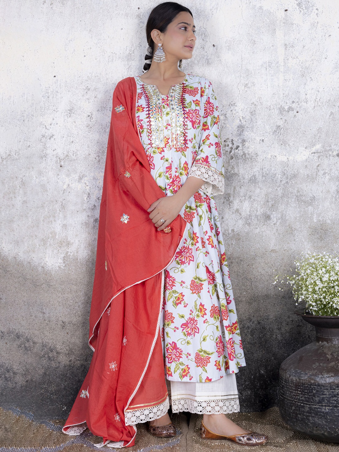 

Sakhi Jaipur Women White Floral Printed Pleated Gotta Patti Pure Cotton Kurta with Palazzos & With Dupatta