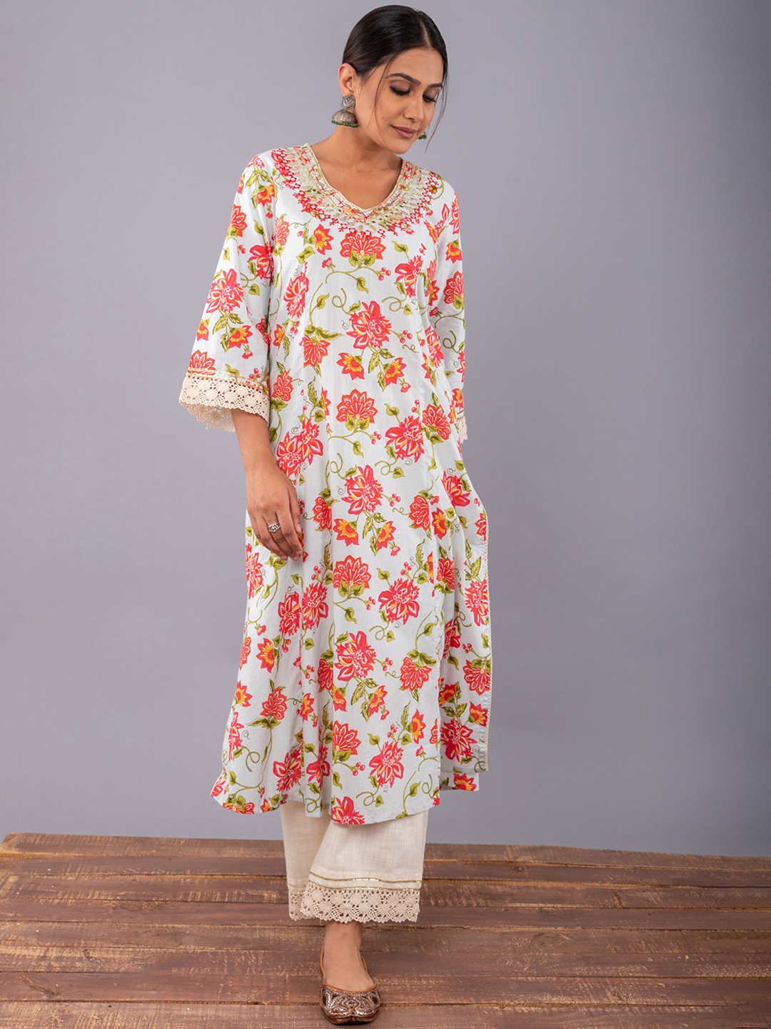 

Sakhi Jaipur Women White Floral Printed Pleated Pure Cotton Kurta with Palazzos