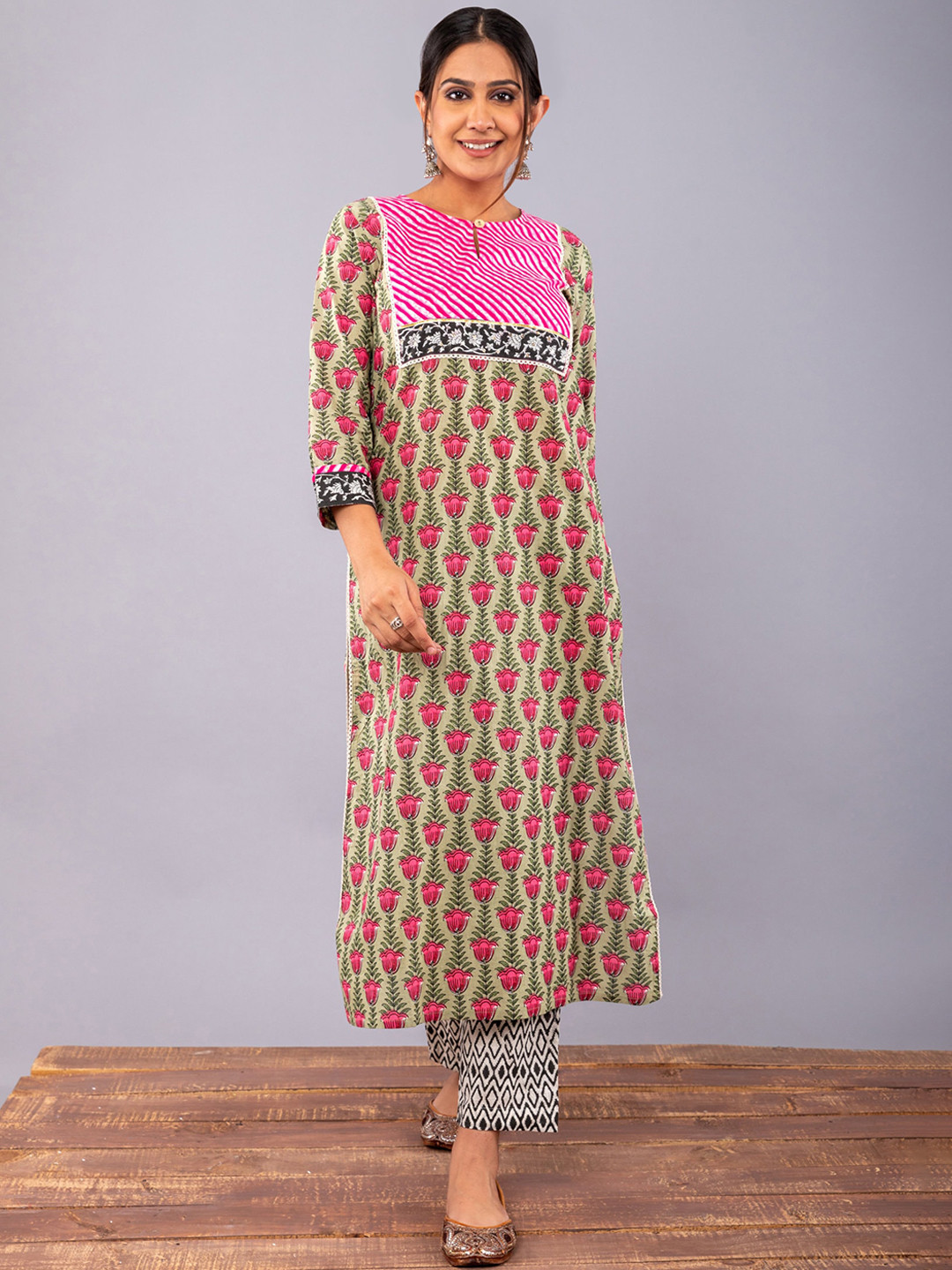

Sakhi Jaipur Women Green Floral Printed Pure Cotton Kurta with Trousers
