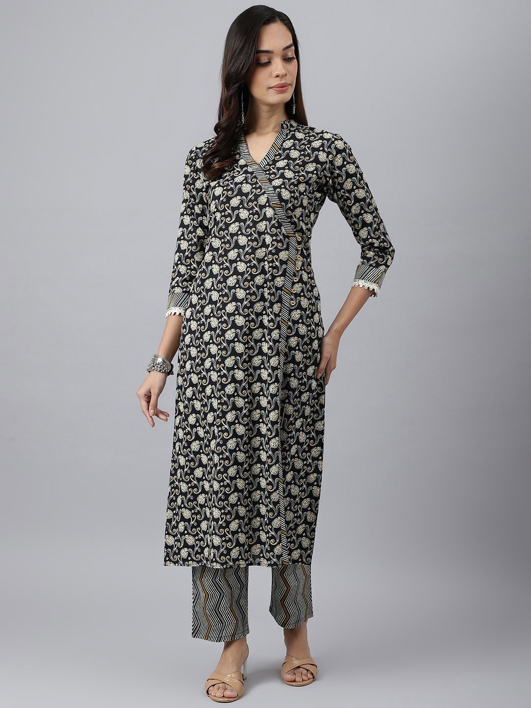 

MEESAN Women Black Floral Printed Angrakha Pure Cotton Kurta with Trousers