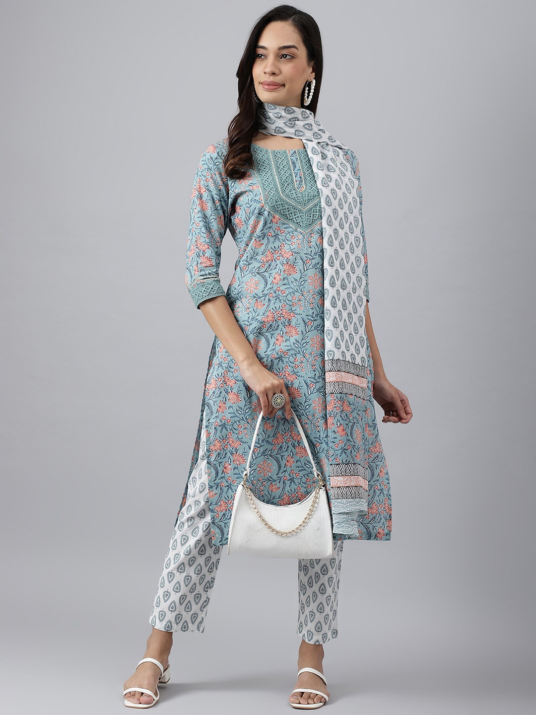 

MEESAN Women Blue Floral Printed Pure Cotton Kurta with Trousers & With Dupatta