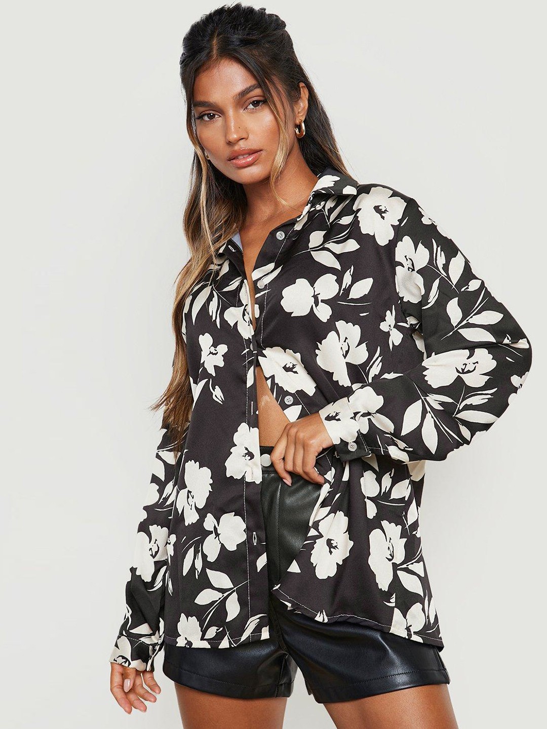 

Boohoo Women Oversized Floral Printed Satin Shirt, Black