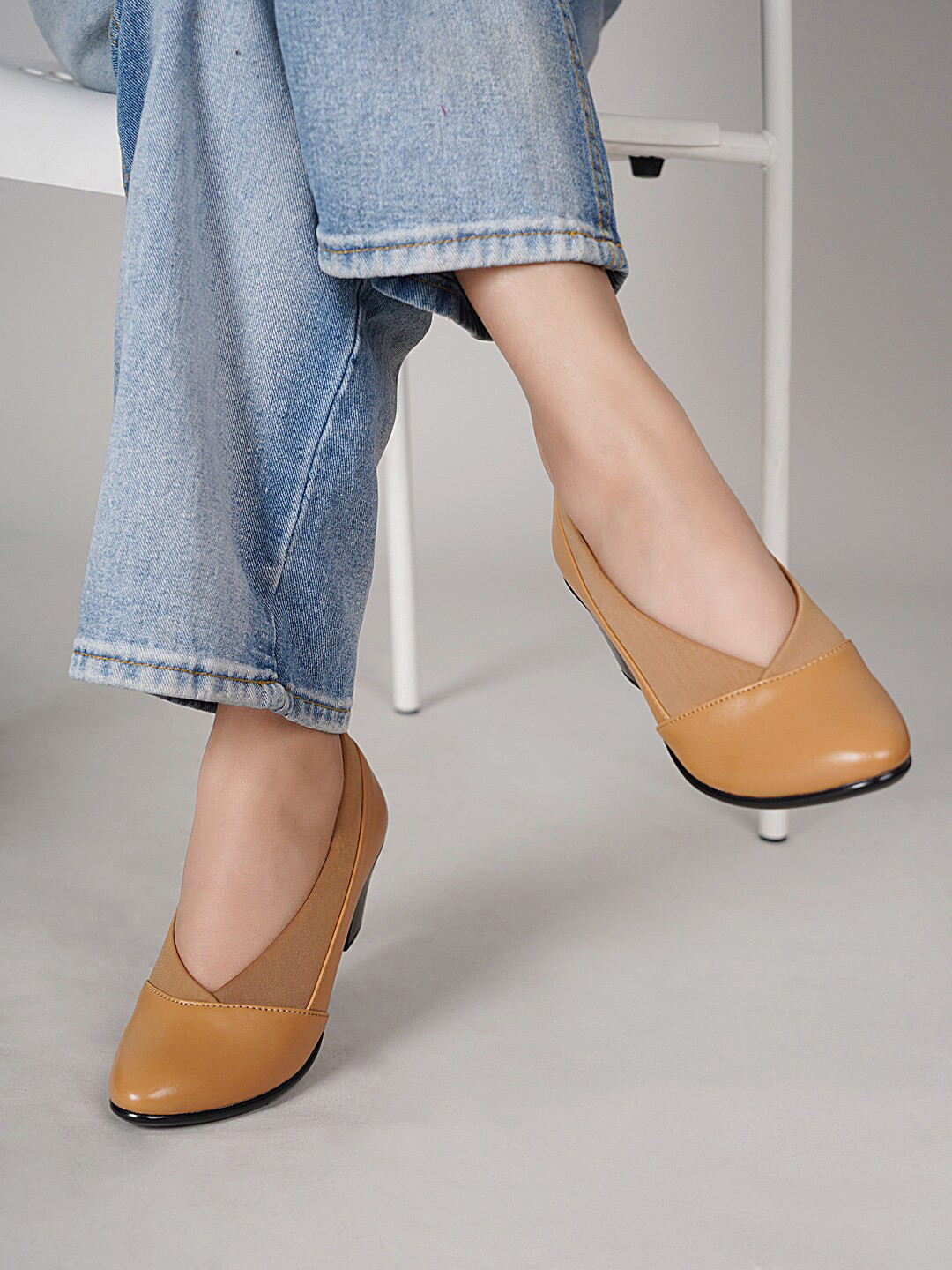 

DressBerry Block Pumps Heels, Beige