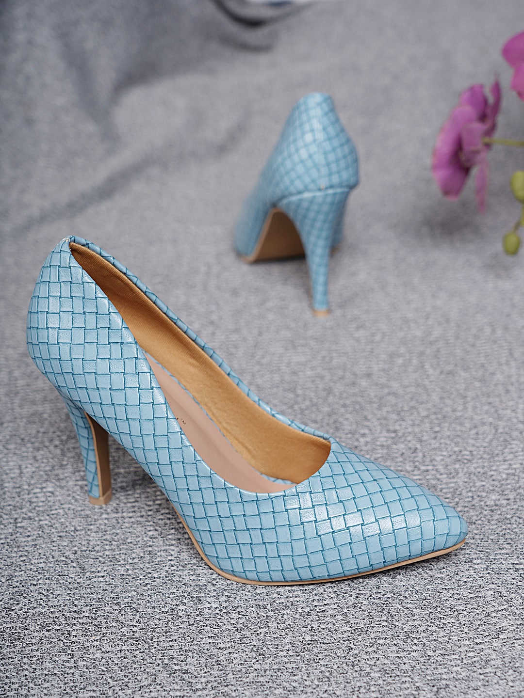 

DressBerry Blue Textured Pumps Heels