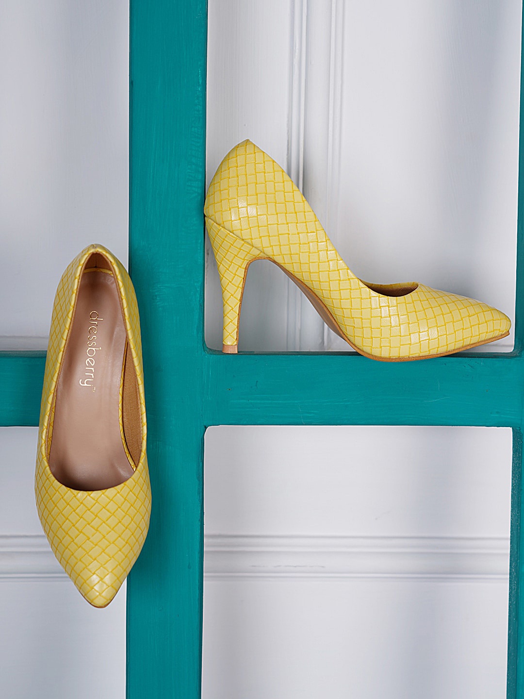 

DressBerry Yellow Textured Pumps Heels