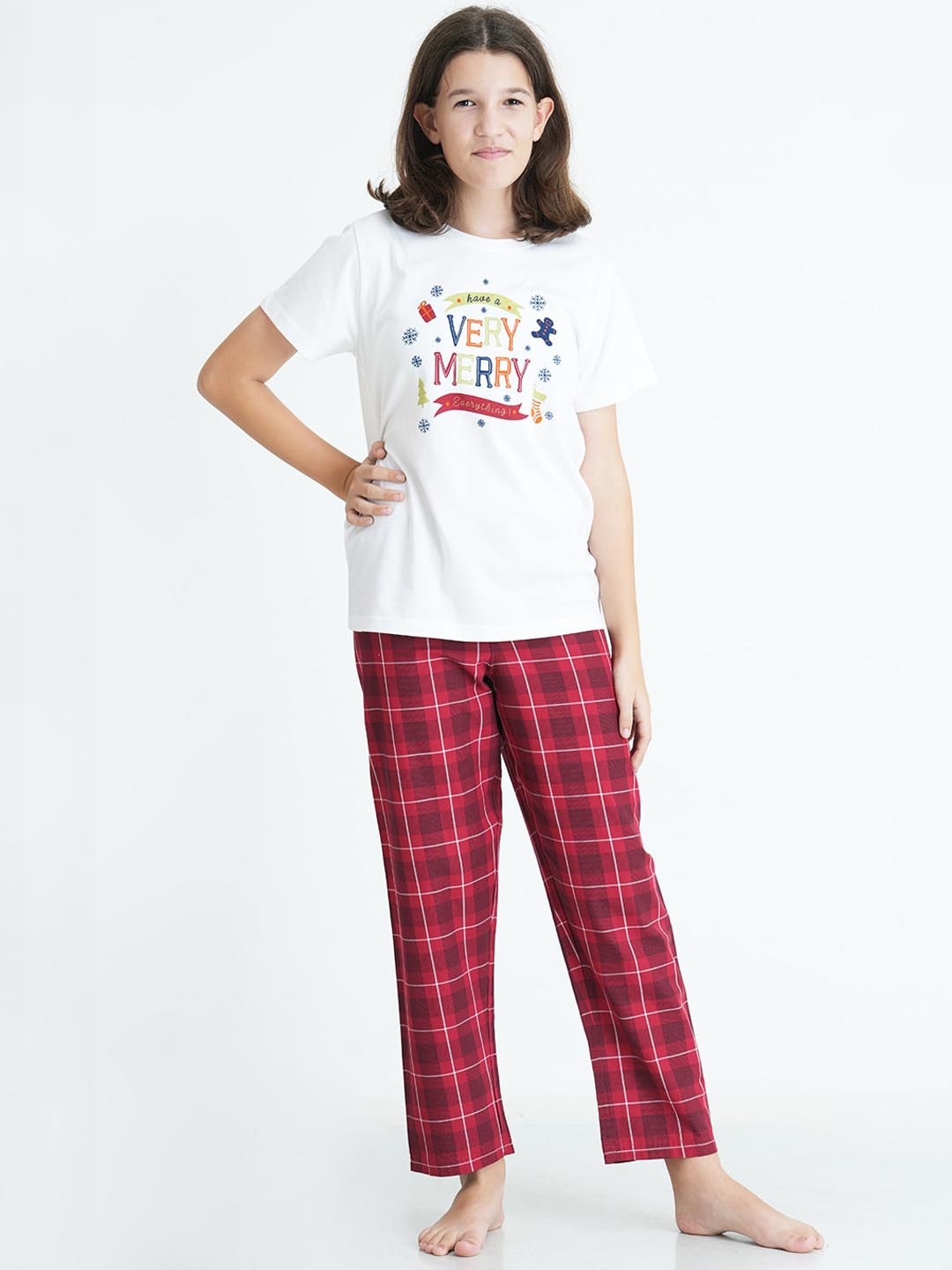 

mackly Girls White & Red Printed Night suit