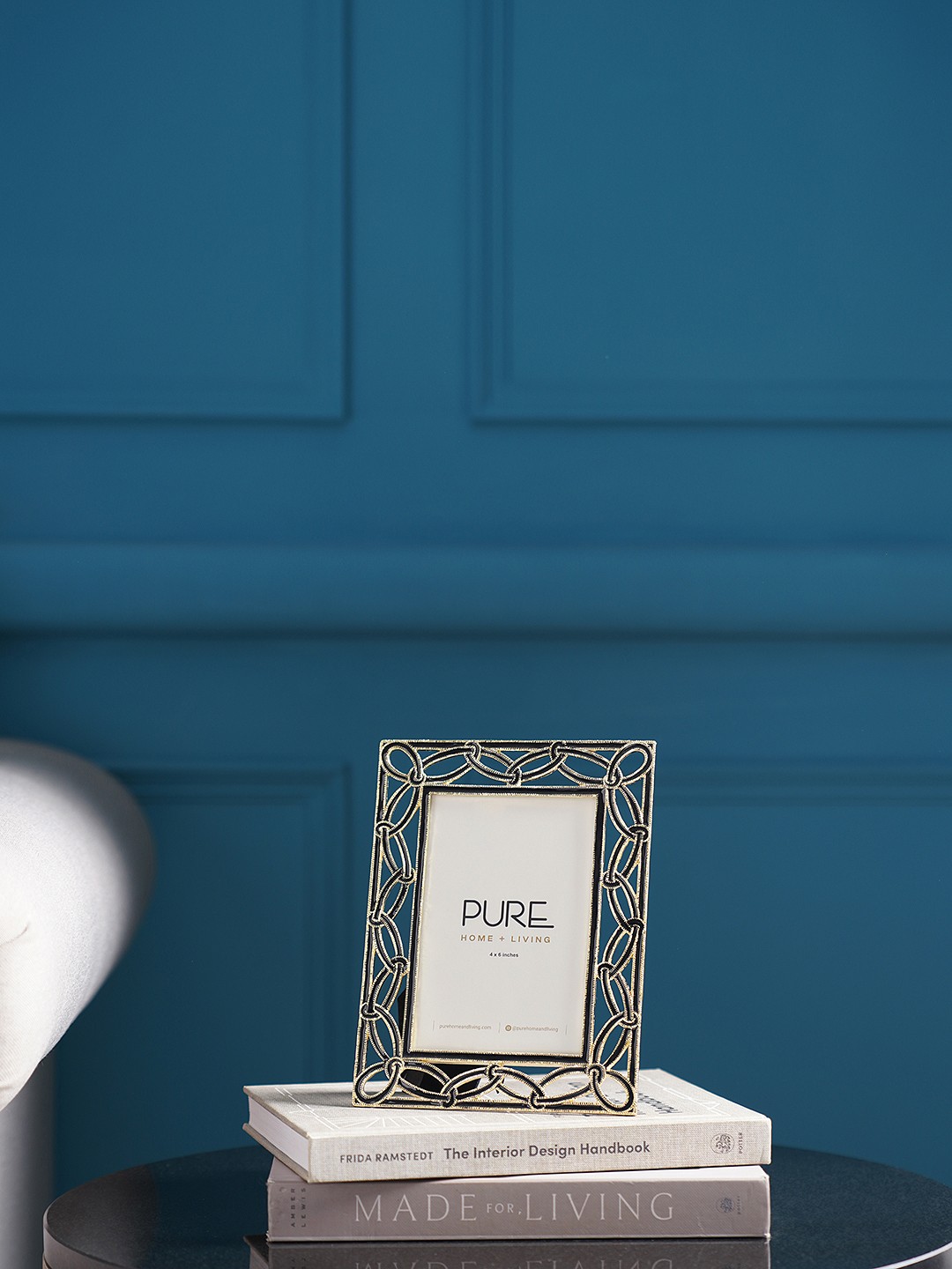 

Pure Home and Living Black & Gold-Toned Entangled Photo Frames