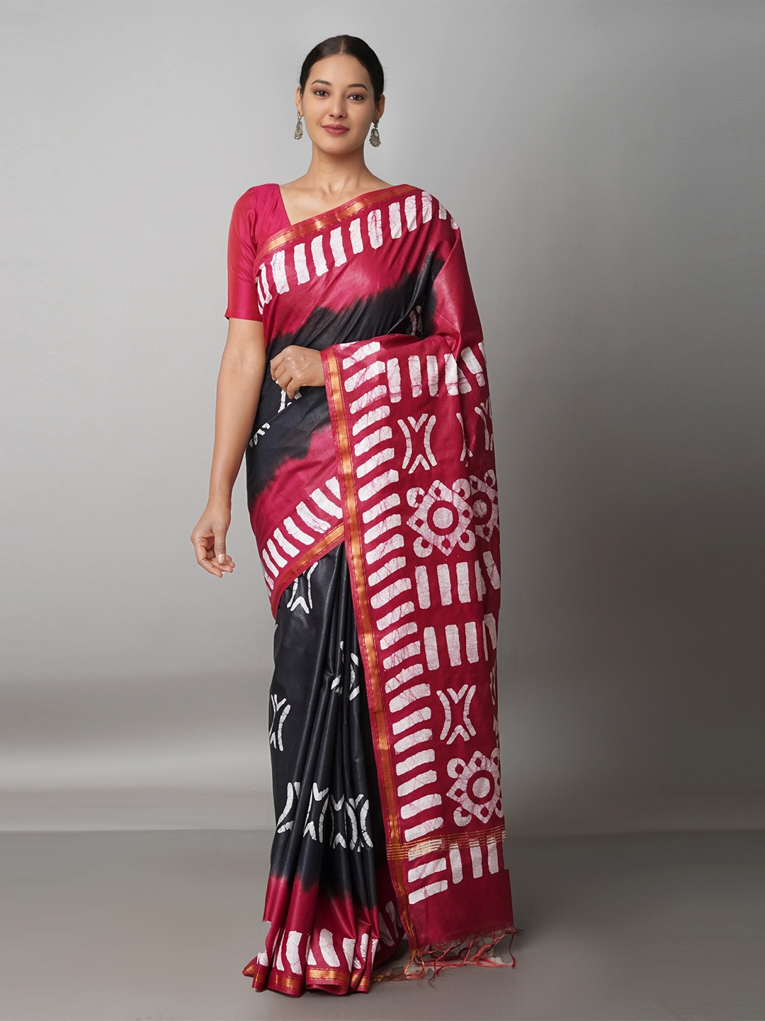 

Unnati Silks Black & Red Batik Zari Pure Silk Chanderi Saree
