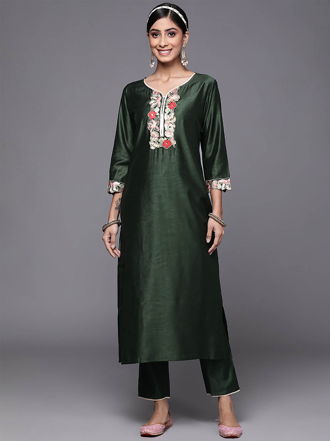

ODETTE Women Green Thread Work Kurta with Trousers