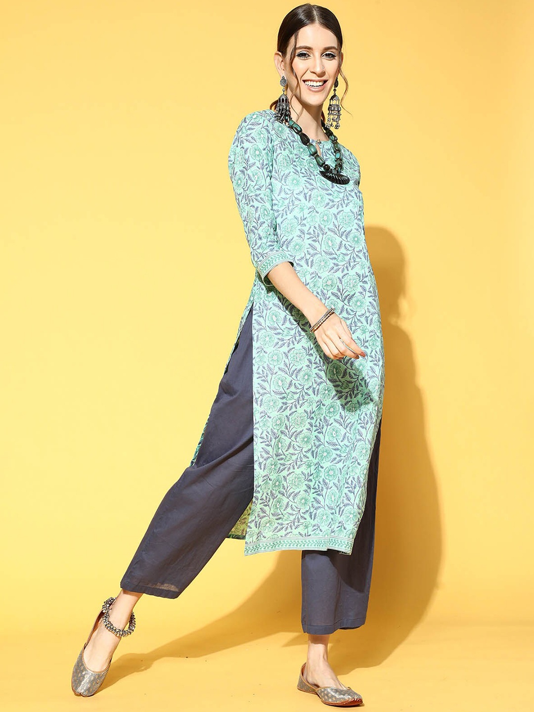 

ODETTE Women Sea Green Floral Printed Kurta with Palazzos