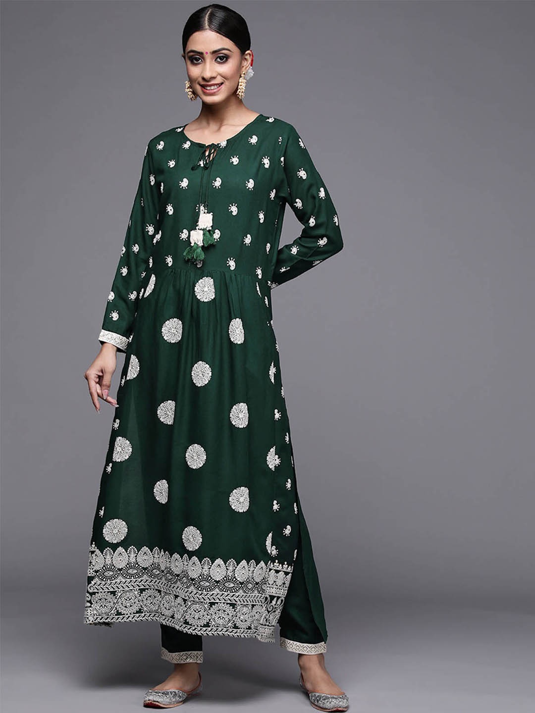 

ODETTE Women Green Floral Embroidered Kurta With Trousers