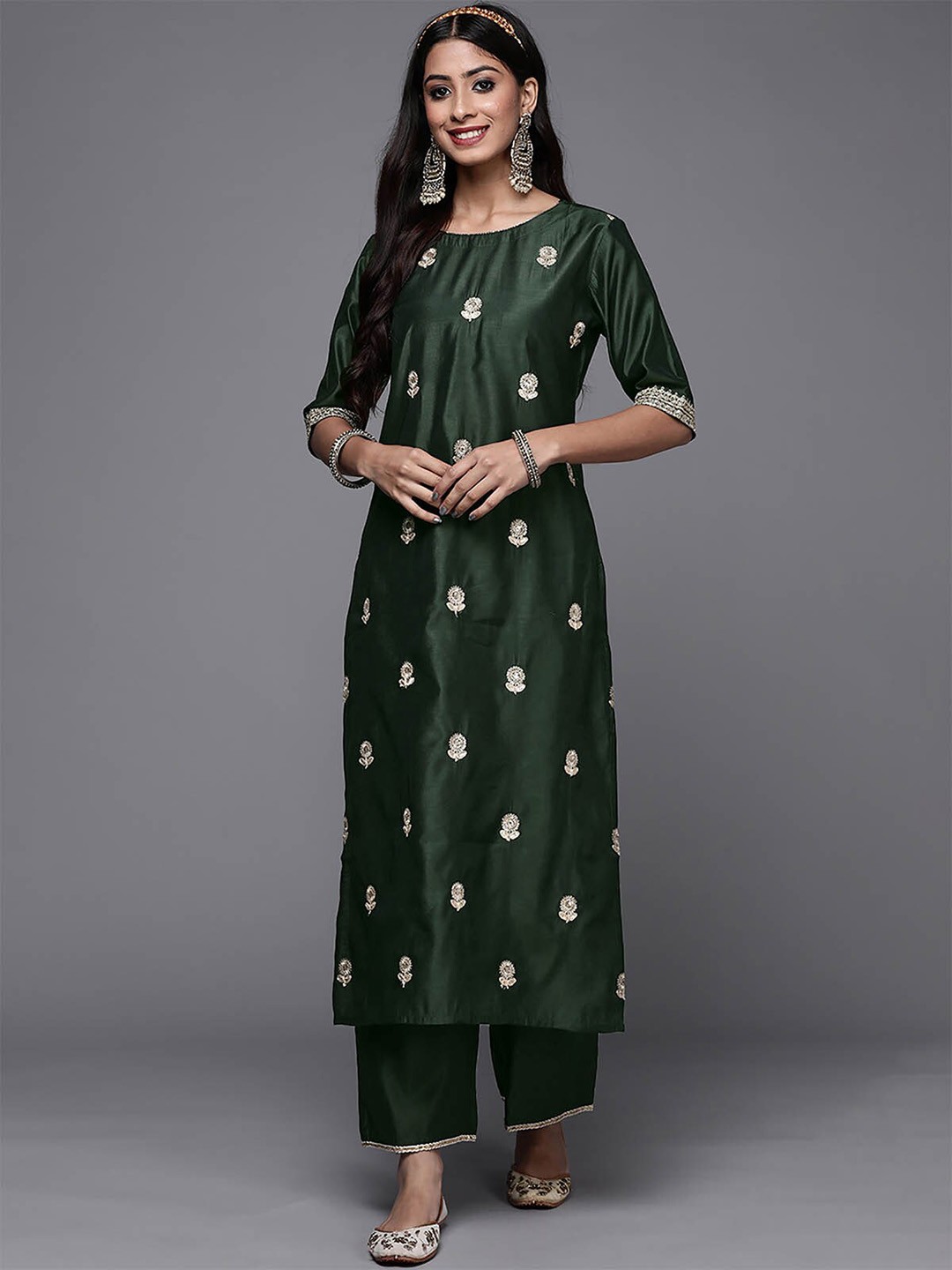 

ODETTE Green & Cream-Coloured Ethnic Motifs Thread Work Kurta