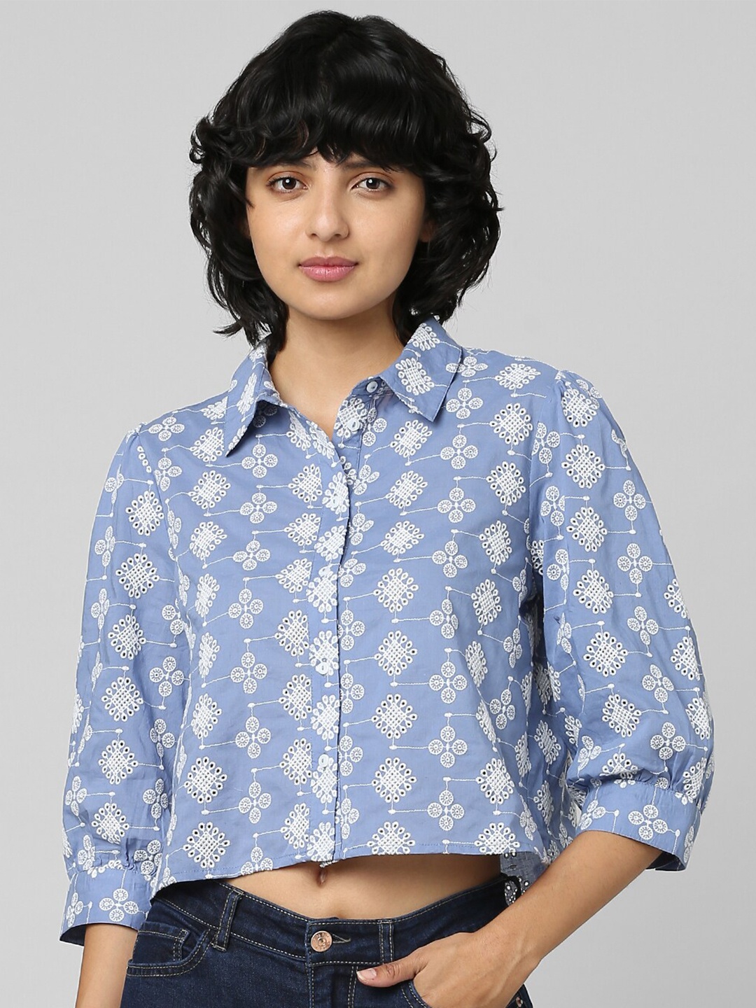 

ONLY Women Blue Boxy Floral Printed Crop Casual Shirt