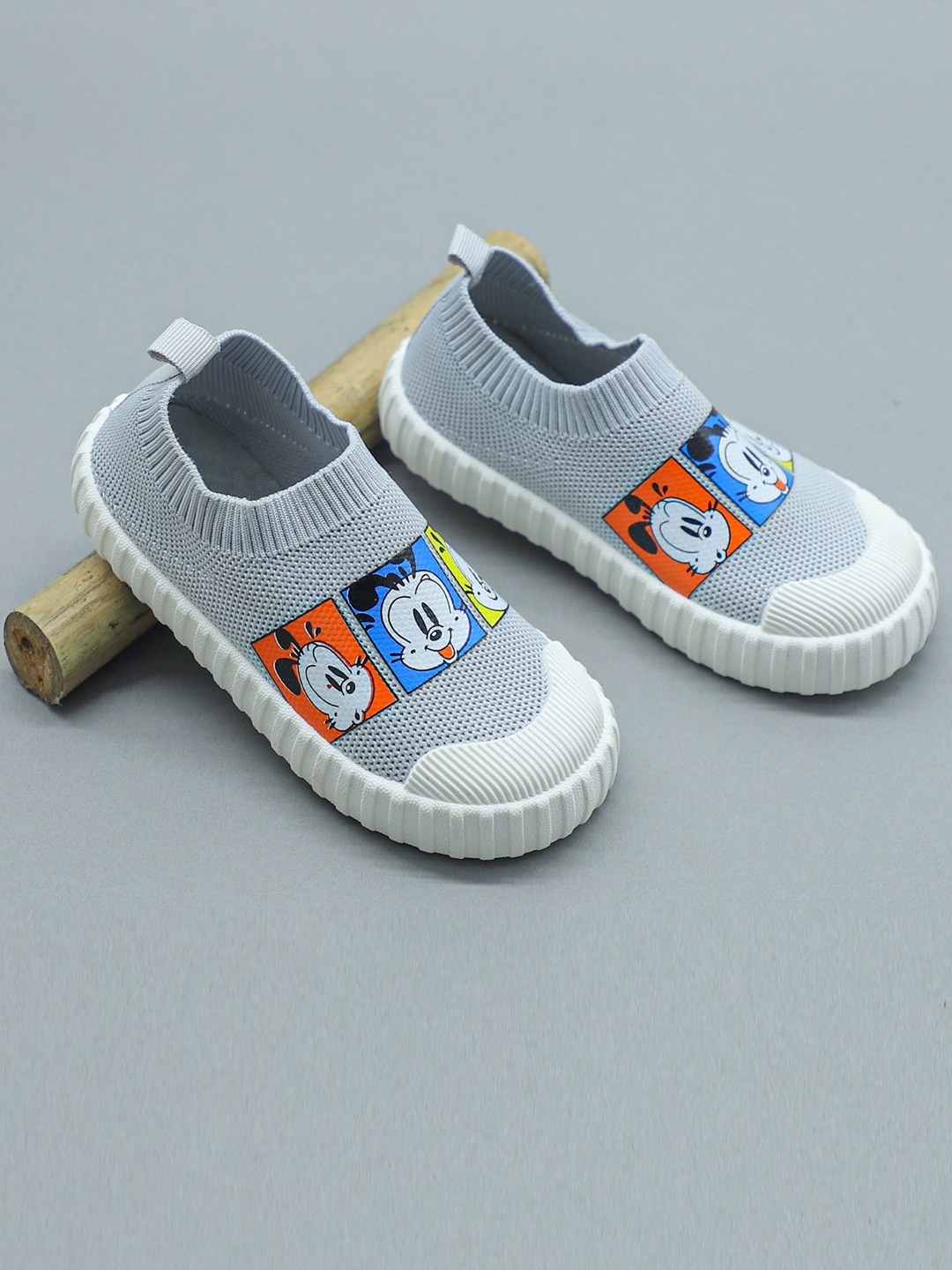

FEETWELL SHOES Kids Grey Printed Slip-On Sneakers