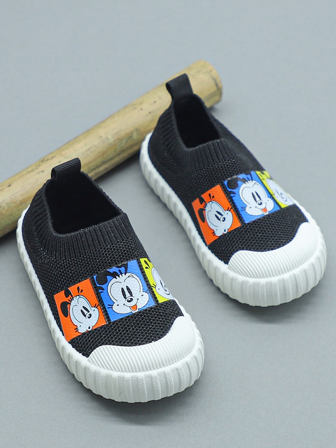 

FEETWELL SHOES Kids Black Printed Slip-On Sneakers