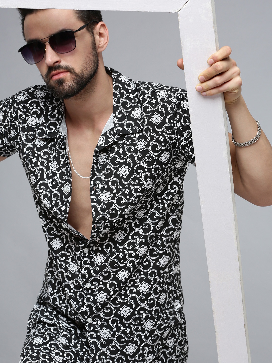 

SHOWOFF Men Black Printed Co-Ords