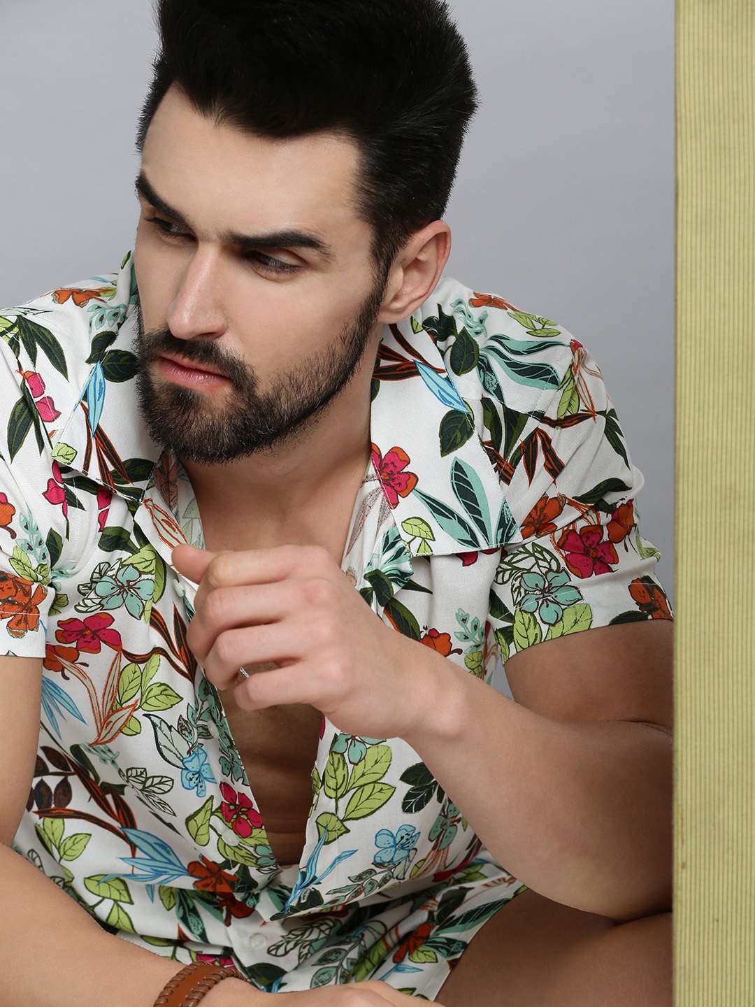 

SHOWOFF Men White & Green Floral Printed Co-Ords