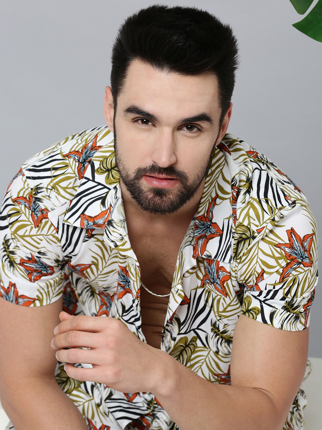 

SHOWOFF Men White Floral-Printed T-shirt with Shorts Co-Ords