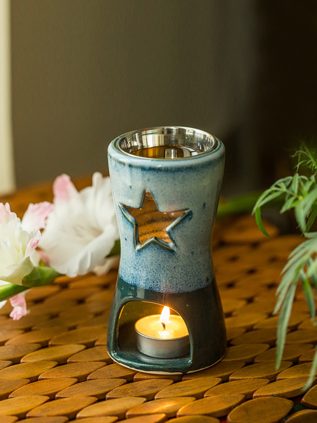 

ExclusiveLane Blue & Green Studio Pottery Breezy Star Ceramic Aroma Oil Diffuser