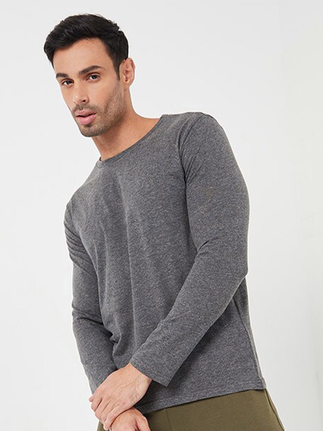 

Styli Solid Round Neck Knitted Regular Fit T-shirt, Charcoal