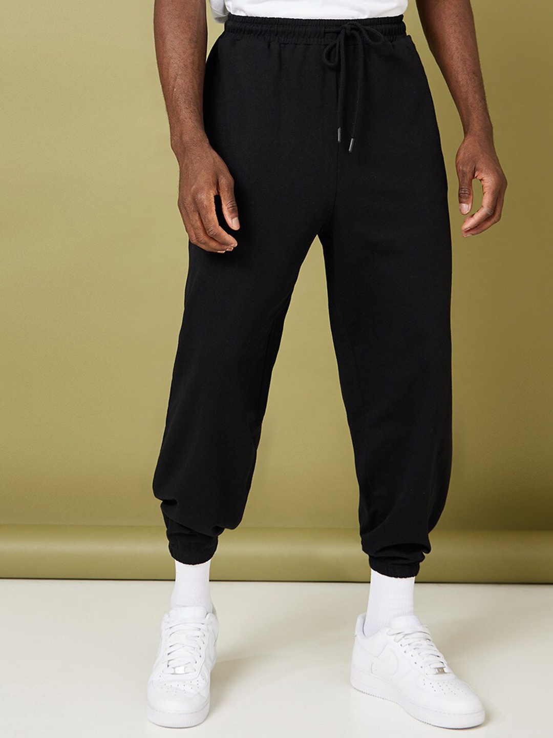 Styli Men Black Solid Oversized Fit Elastic Cuff Joggers