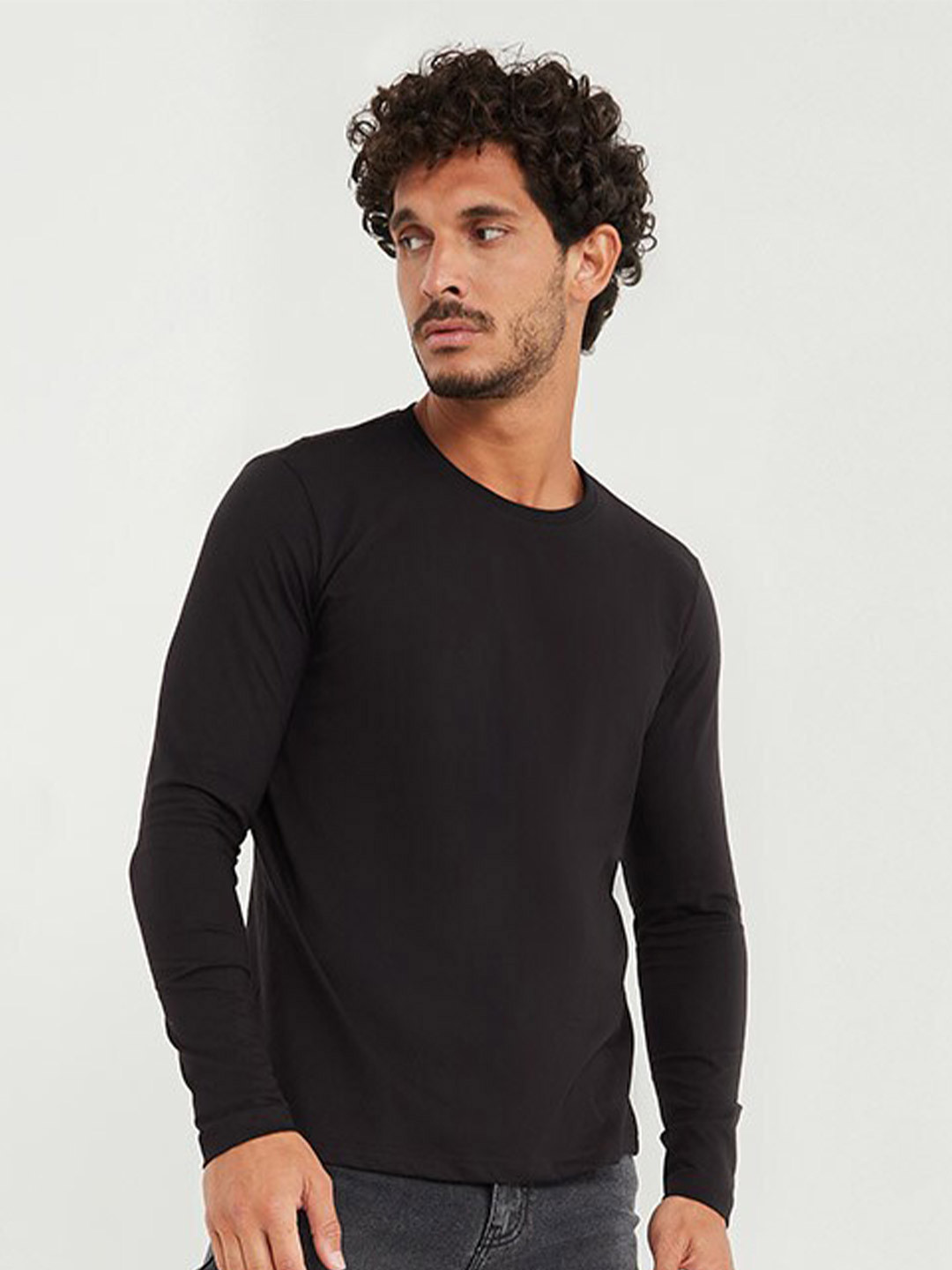

Styli Solid Round Neck Knitted Regular Fit T-shirt, Black