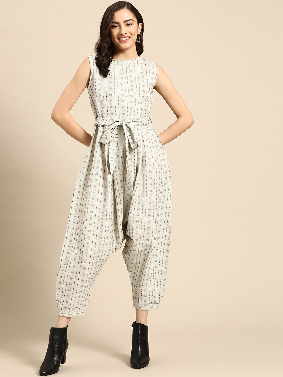 

Sangria Off White & Grey Striped Basic Jumpsuit