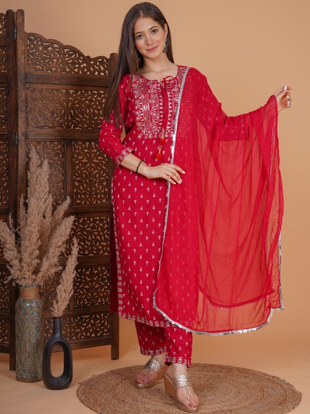 

misbis Women Red Floral Printed Kurta with Palazzos & With Dupatta