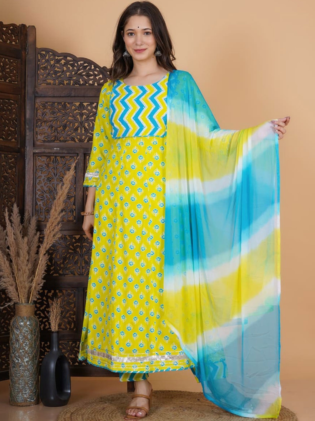

misbis Women Green Floral Printed Empire Sequinned Kurta with Palazzos & With Dupatta