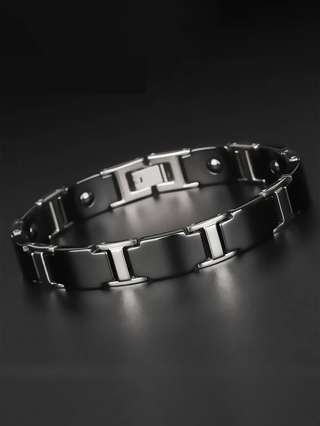 

ZIVOM Men Silver-Toned & Black Silver-Plated Link Bracelet