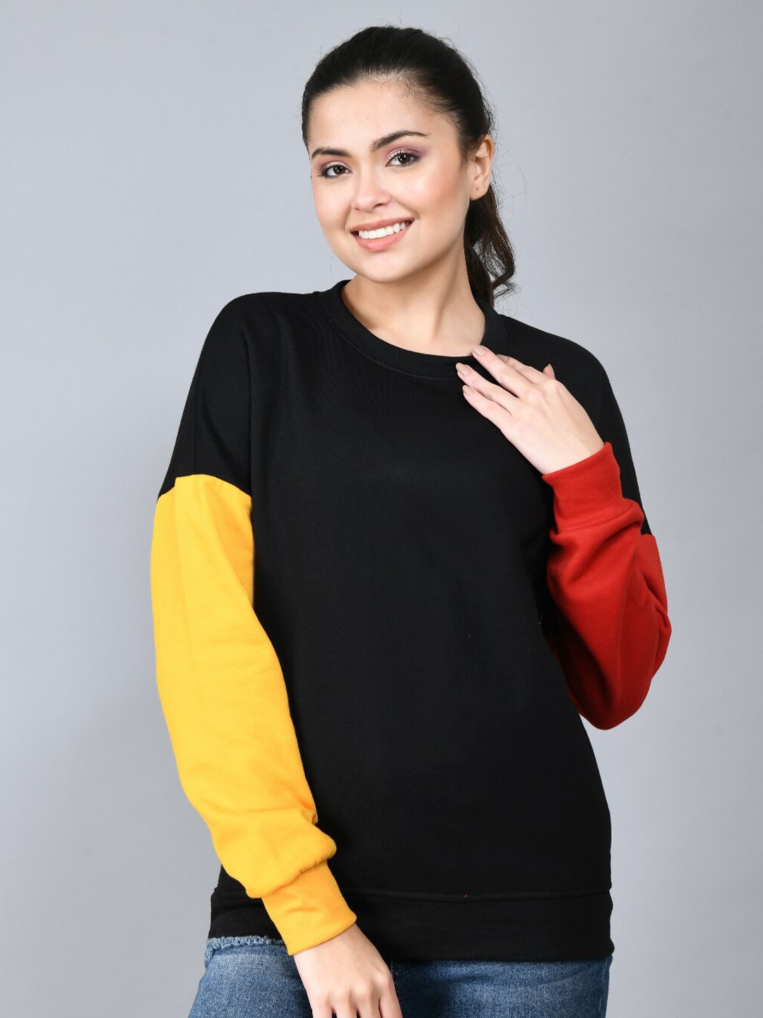 

IUGA Women Black Colourblocked Fleece Sweatshirt