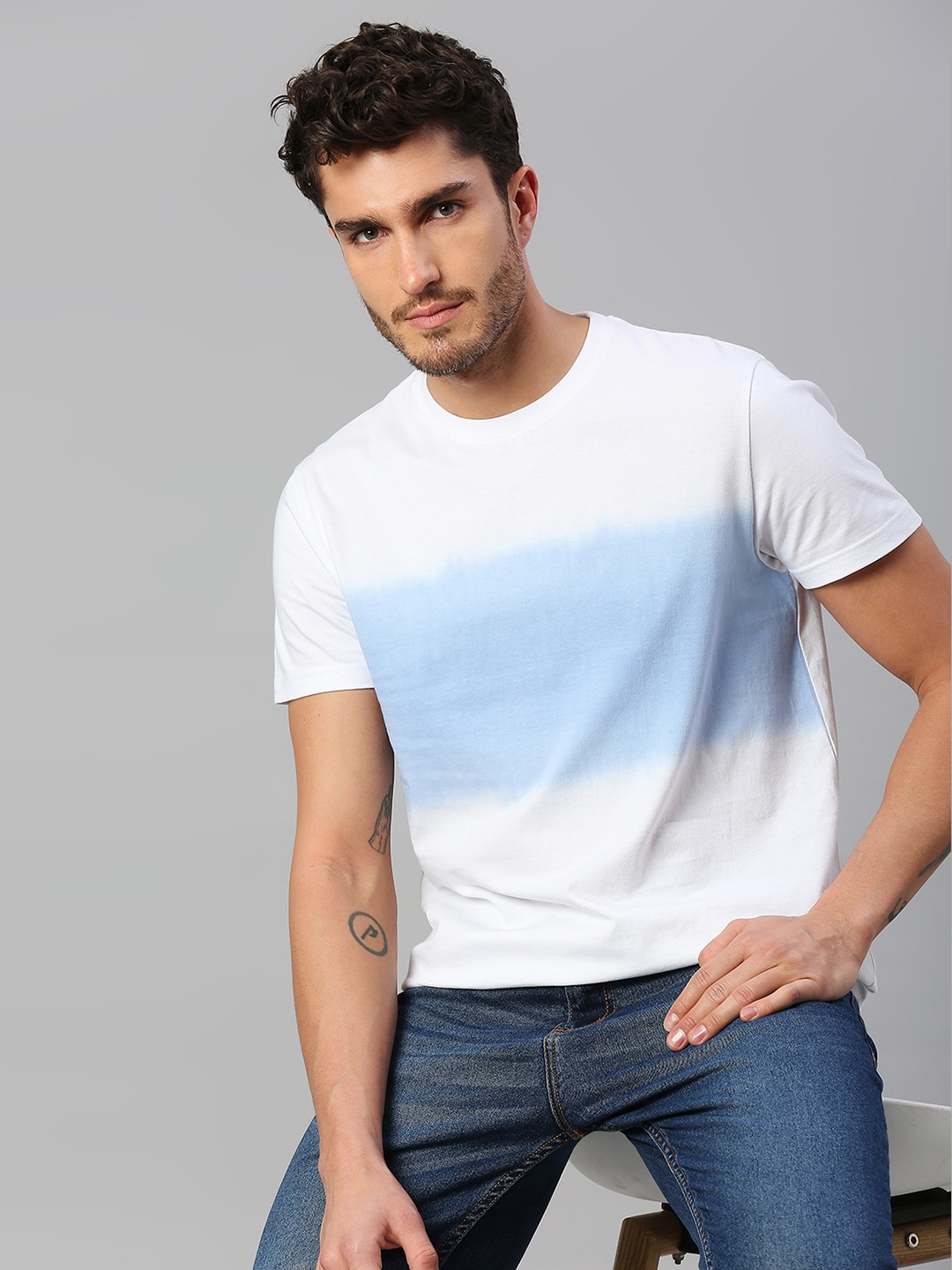 

Dennis Lingo Men White & Blue Tie and Dye Cotton T-shirt