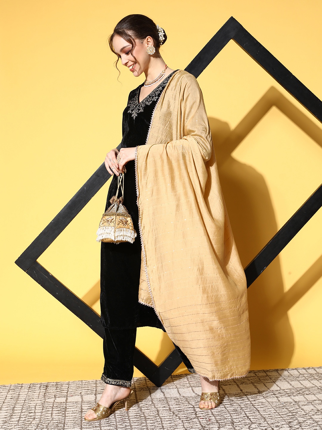 

Sunehri Black Ethnic Motifs Velvet Kurta with Trousers & With Dupatta