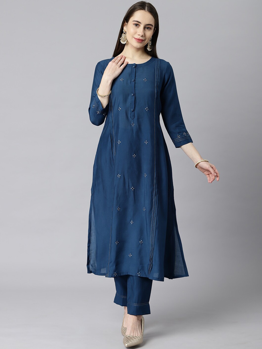 

KAMI KUBI Ethnic Motifs Embroidered Mirror Work Indigo Silk Kurta, Blue
