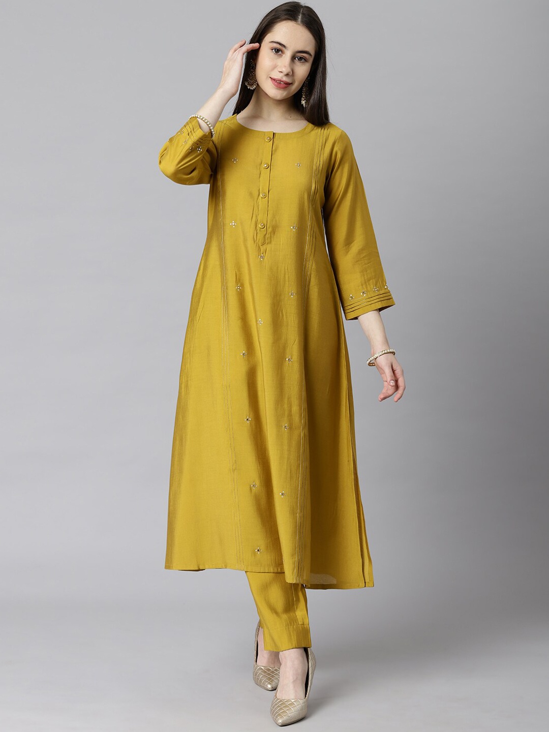 

KAMI KUBI Women Mustard Yellow Embellished Mirror Work Silk Kurta