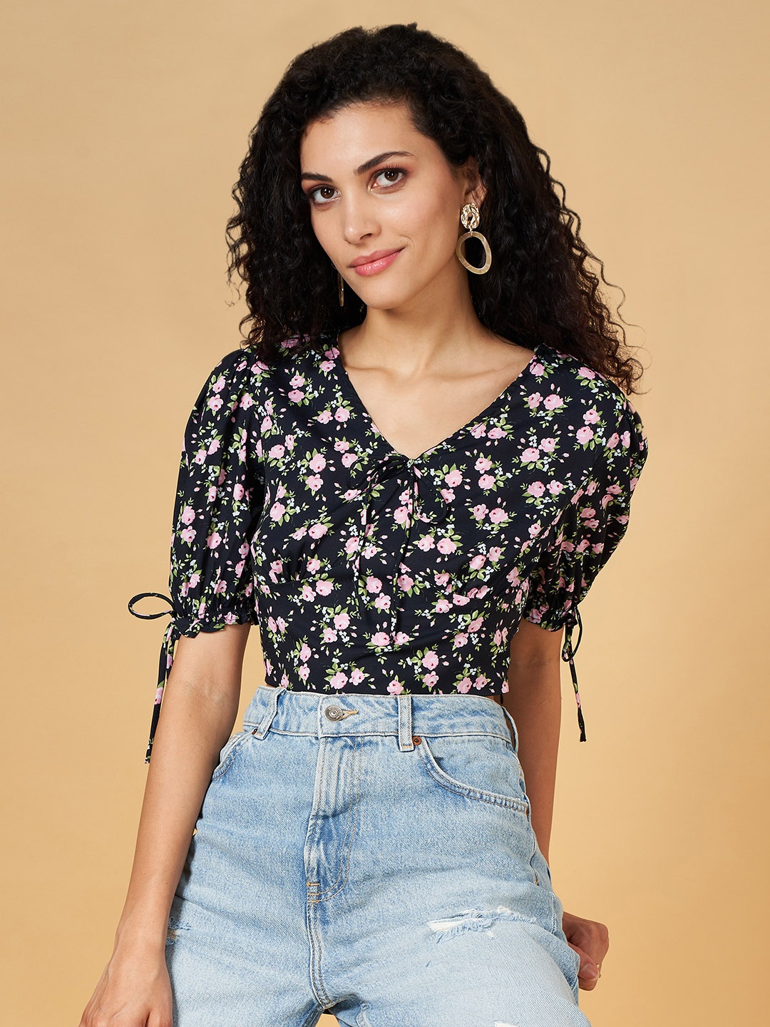 

YU by Pantaloons Black Floral Print Tie-Up Neck Crop Top