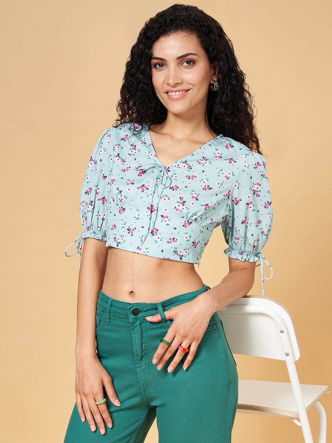 

YU by Pantaloons Green Floral Print Tie-Up Neck Crop Top