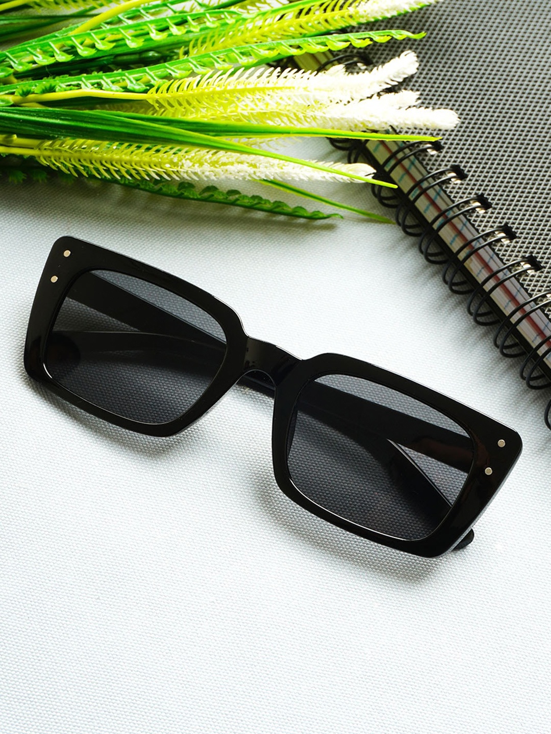 Ferosh Women Black Lens & Black Oversized Sunglasses FNSG22-8036-Black