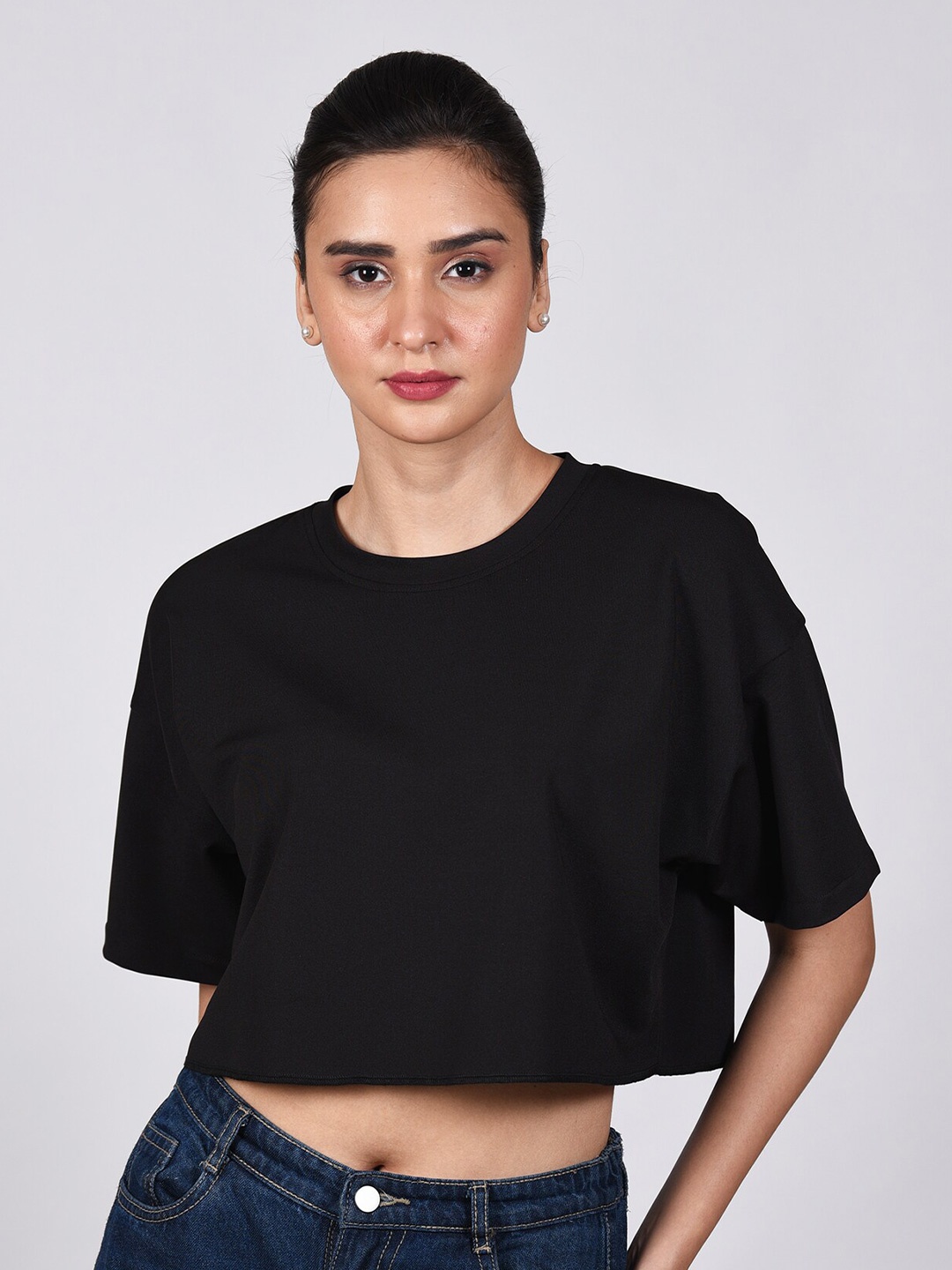 

MODWEE Black Extended Sleeves Boxy Crop Top