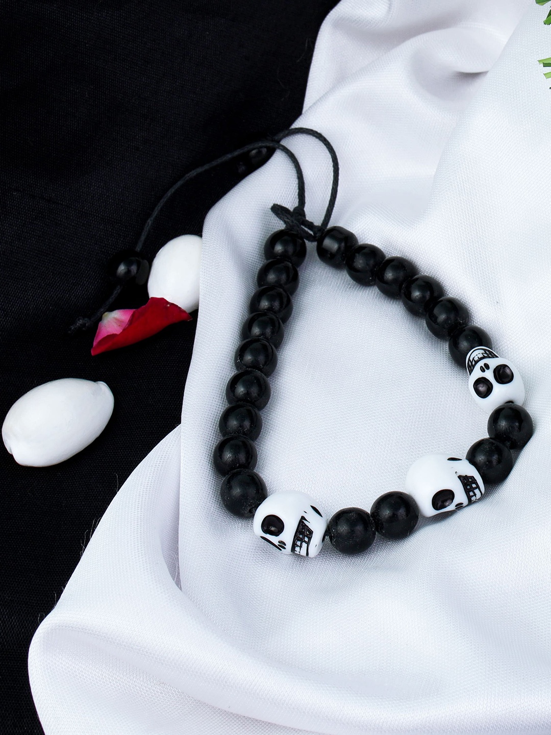 

Fashion Frill Black & White Charm Bracelet