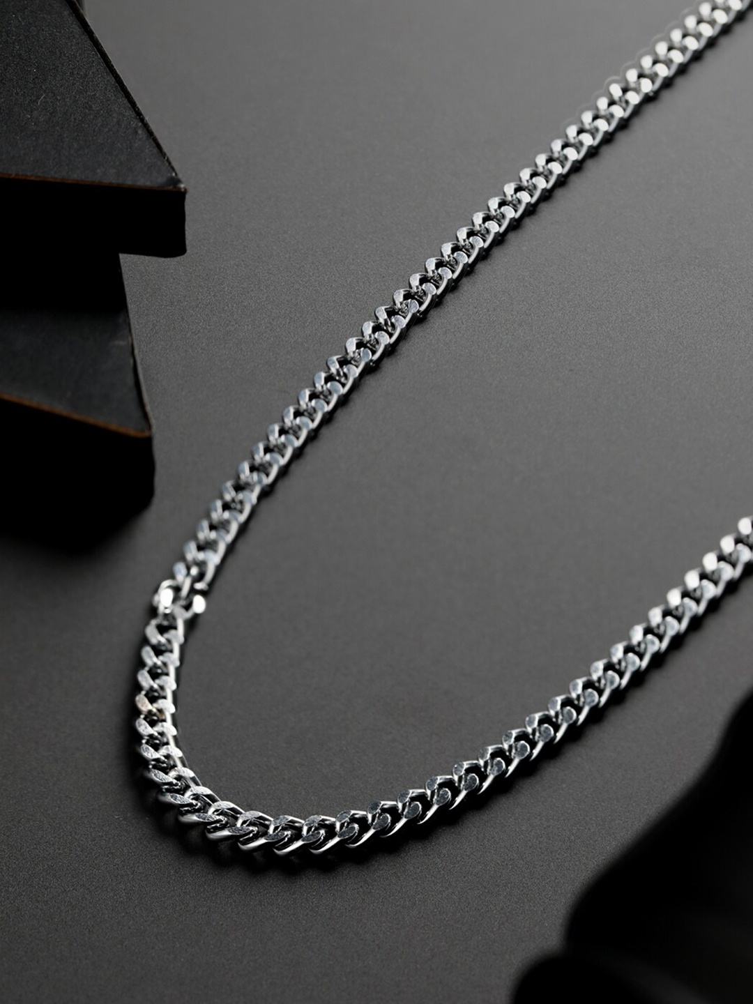 

Priyaasi Men Silver-Toned Silver-Plated Chain