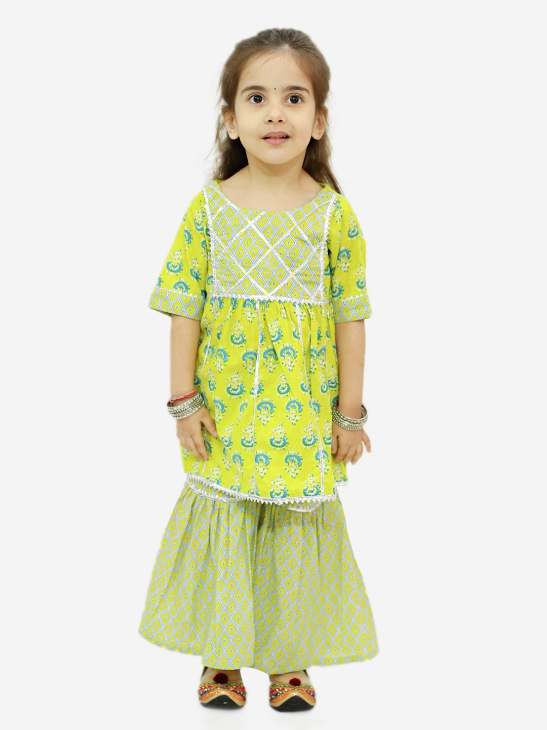 

Superminis Girls Green Ethnic Motifs Printed Gotta Patti Pure Cotton Kurti with Sharara