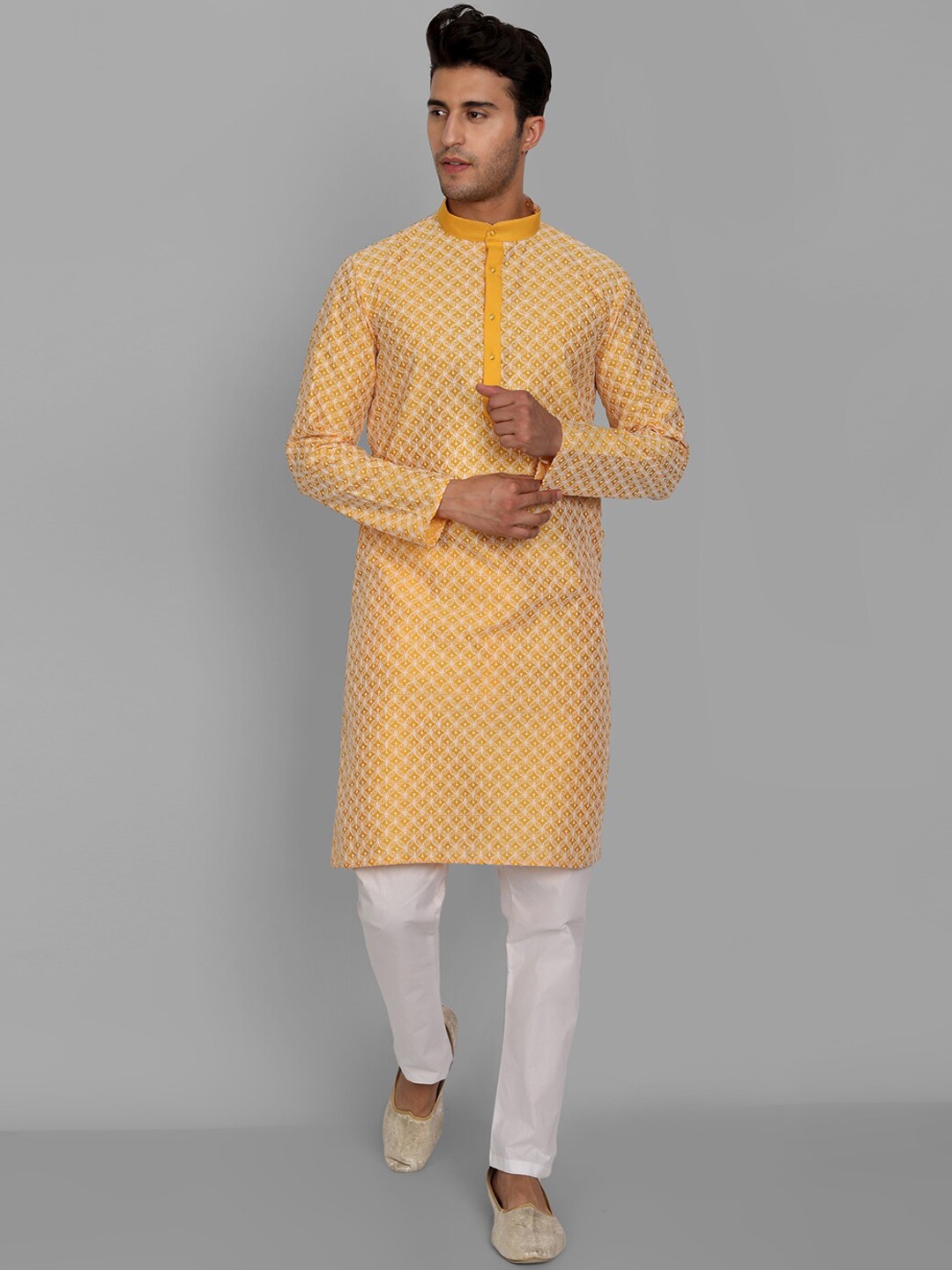 

Pakiza Men Orange Printed Kurta with Pyjamas