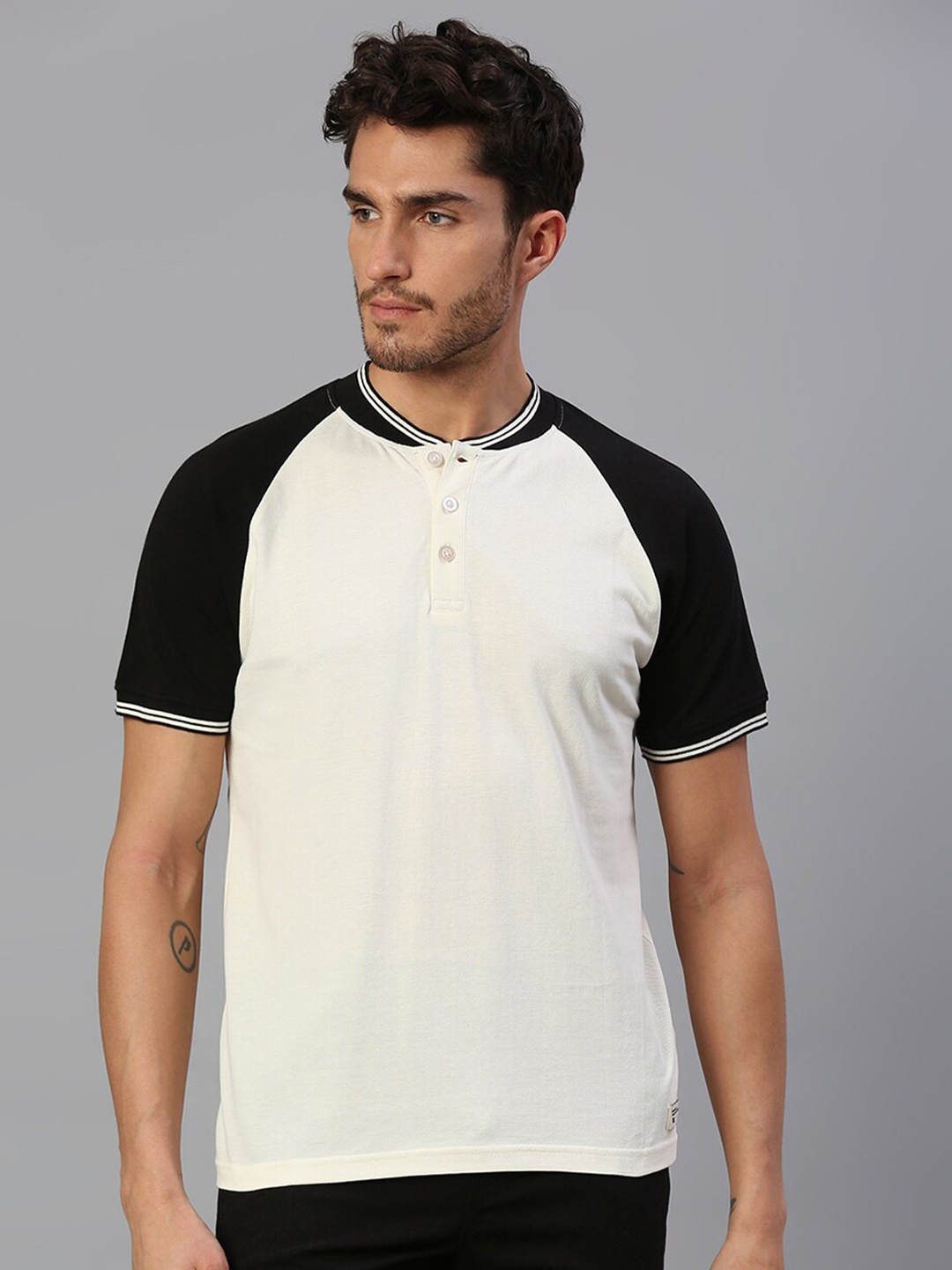 

Dennis Lingo Men White Colourblocked Henley Neck T-shirt