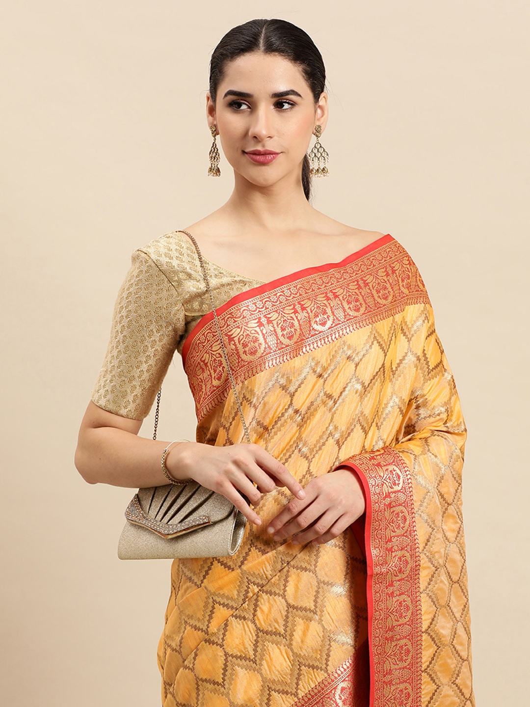 

SANGAM PRINTS Zari Silk Blend Saree, Yellow