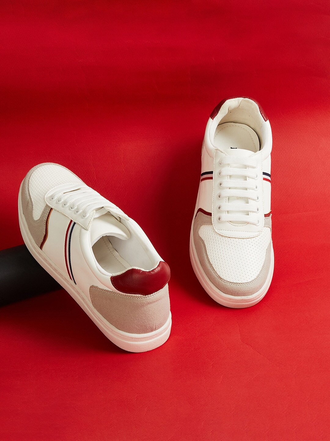 

Forca Men White Colourblocked Sneakers