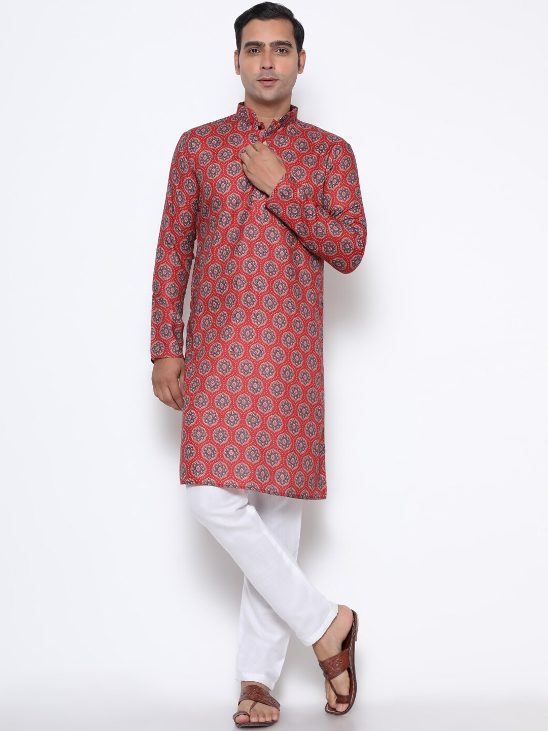 

GoStyle Ethnic Motifs Printed Pure Cotton Kurta, Maroon